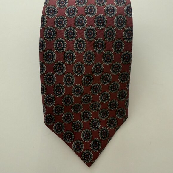 Tom James Hand Made Silk Tie Burgundy Medallion Geometric Pattern - Picture 3 of 7